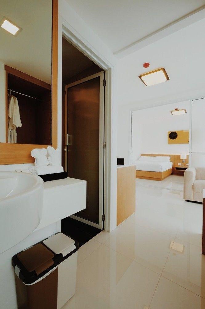 Phuket Modern Thai Suites מראה חיצוני תמונה