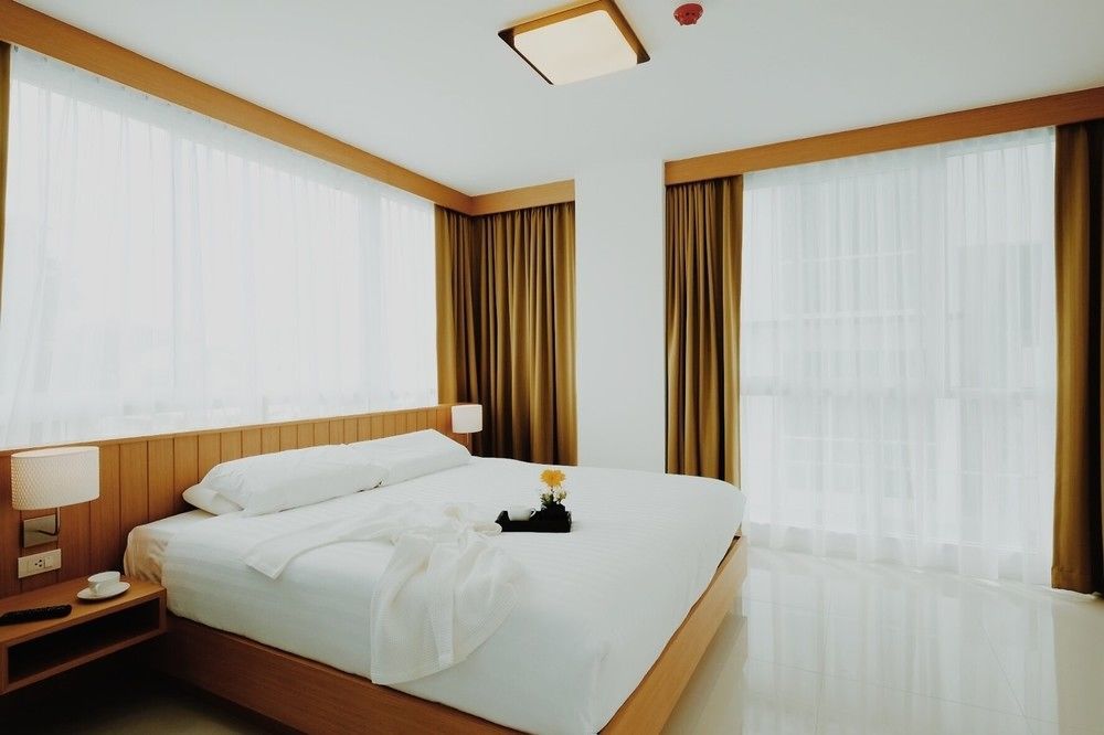 Phuket Modern Thai Suites מראה חיצוני תמונה