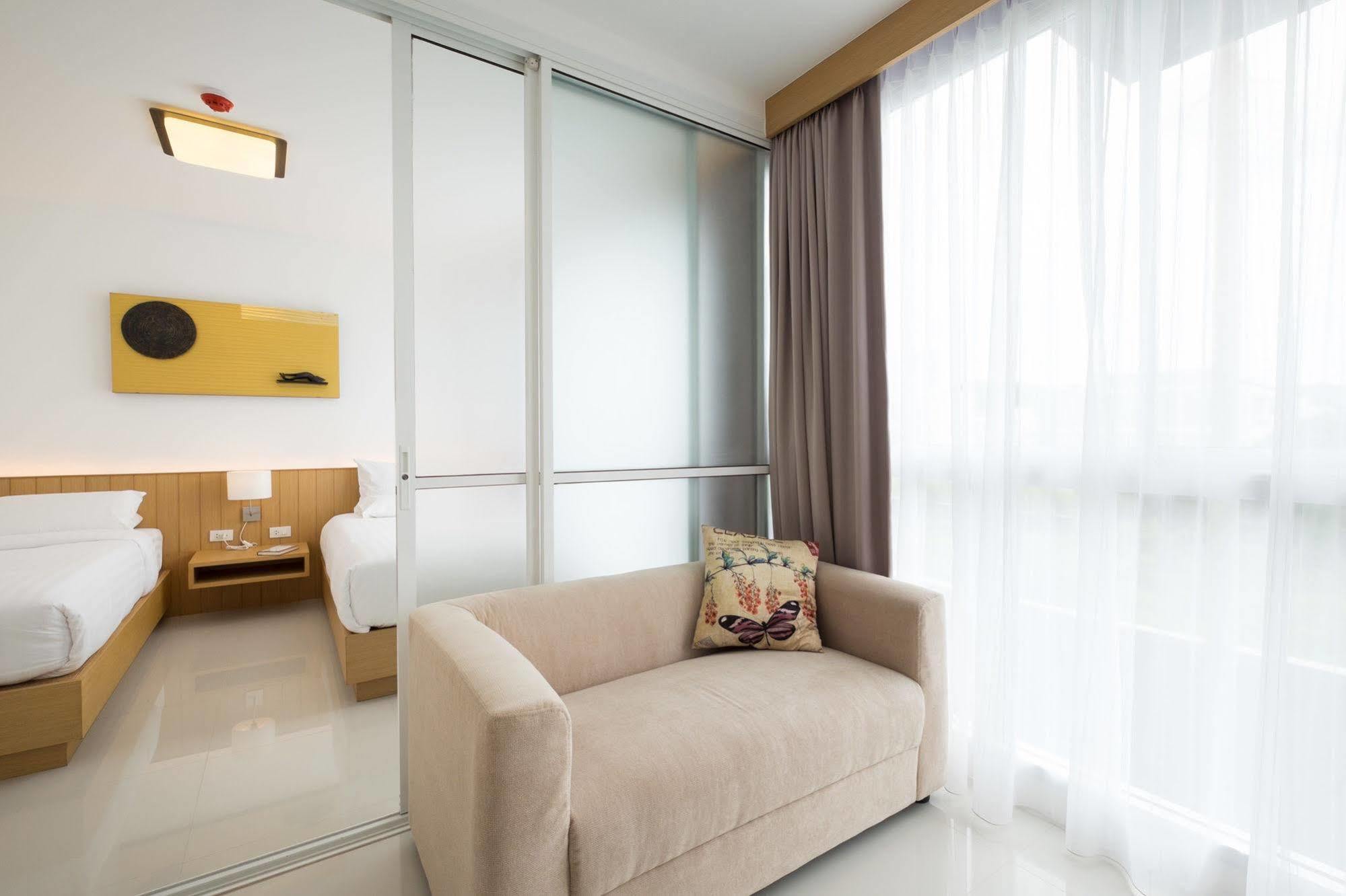 Phuket Modern Thai Suites מראה חיצוני תמונה