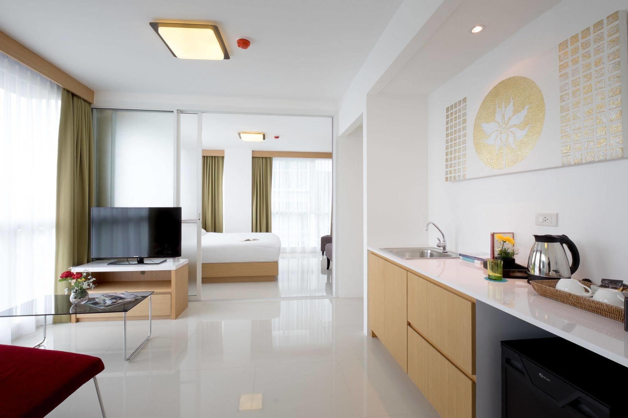 Phuket Modern Thai Suites מראה חיצוני תמונה