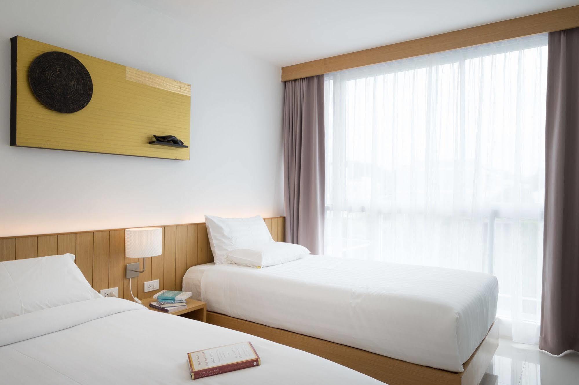 Phuket Modern Thai Suites מראה חיצוני תמונה