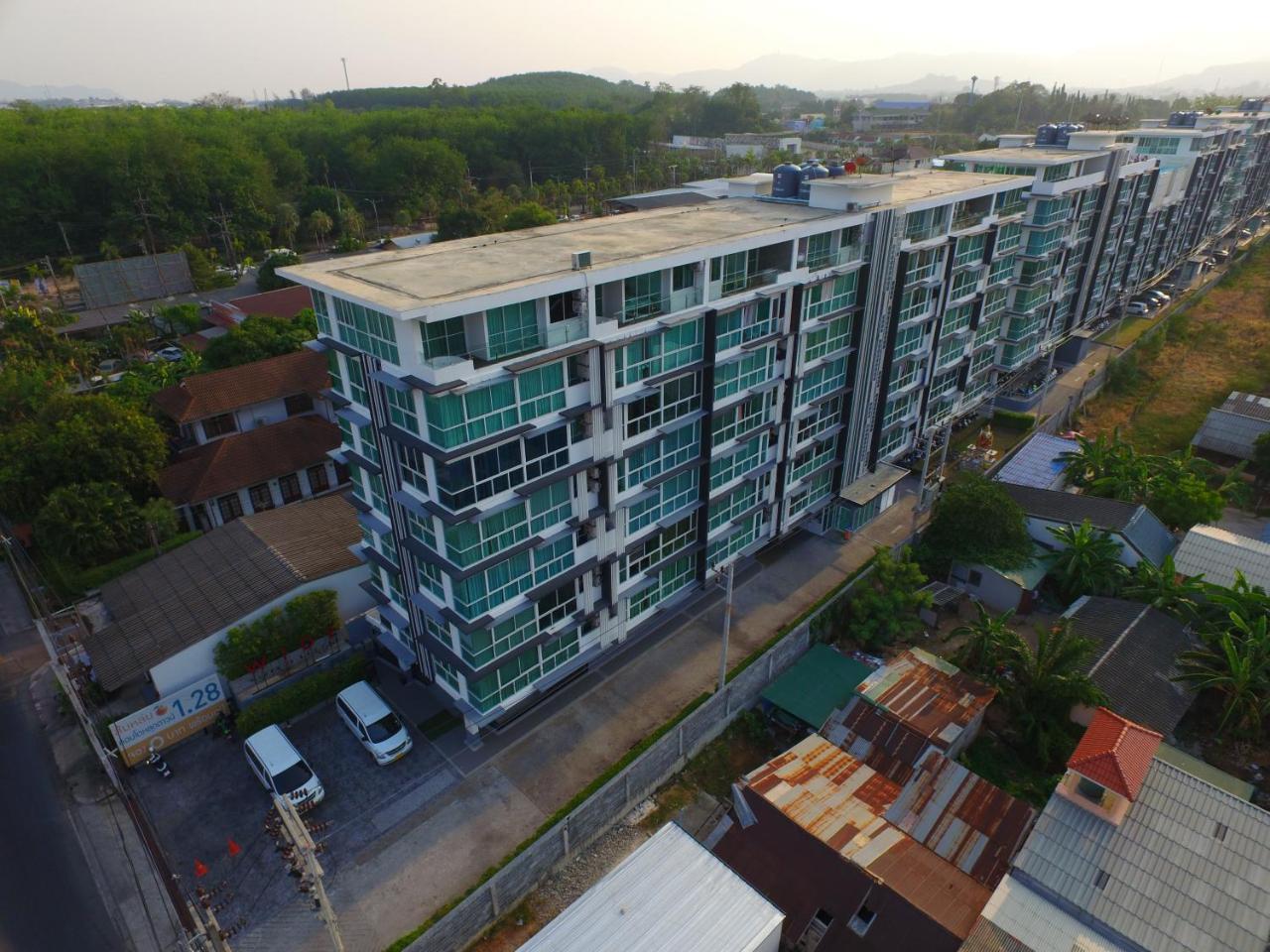 Phuket Modern Thai Suites מראה חיצוני תמונה